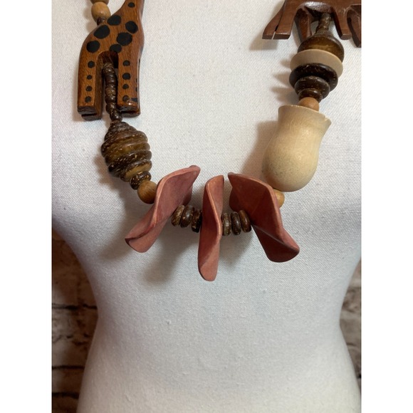 Chunky Wooden Beaded Necklace Carved Animal Pendants Boho Safari Folk Art Ethnic - Picture 6 of 13